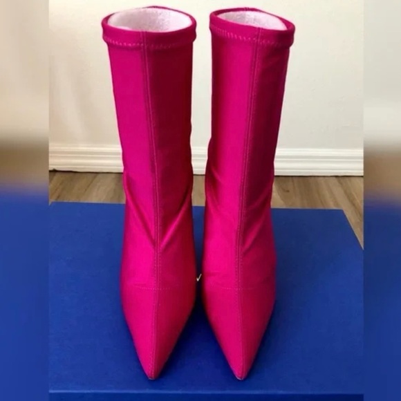 💝BNWT💝Stuart Weitzman Stretch Stiletto Sock Booties in Hot Pink - Picture 6 of 7
